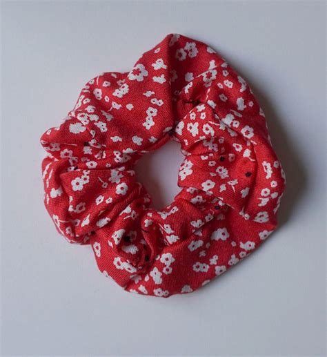 H14. Handarbeit Haargummi Scrunchie aus Original Dior Stoff .